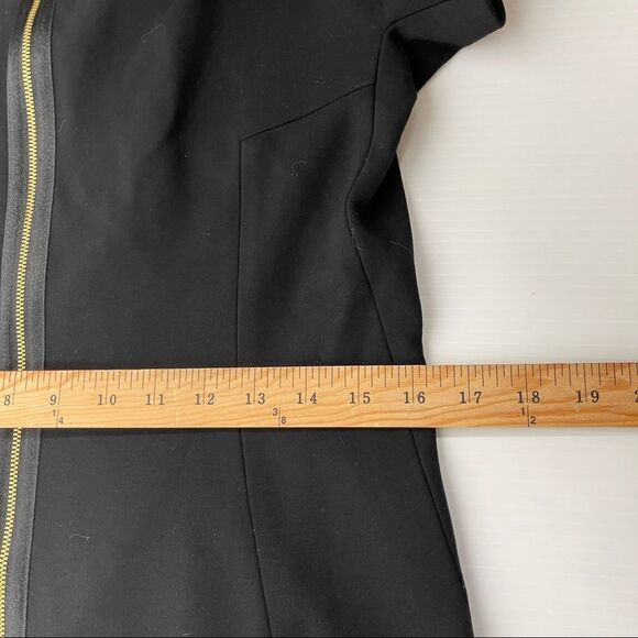 Ellen Tracy Little Black Dress Gold Zipper Cap Sleeves Women's 10 Sheath - Picture 11 of 12